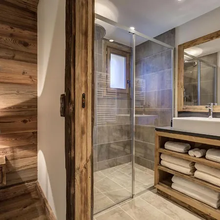 Verbier Heights: Indulge In Chalet Serenity Above アパート